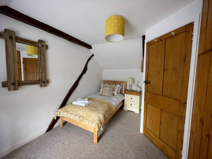 חדר שינה שני מואר