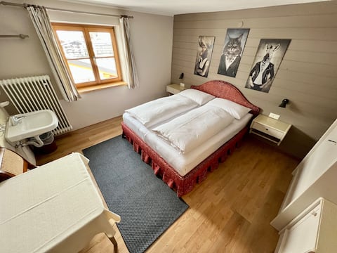 LECH HOSTEL - SMALL ROOMS IN THE ALPS