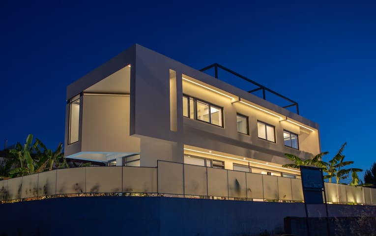 Luxury Villa Glass – 200meters from the beach!