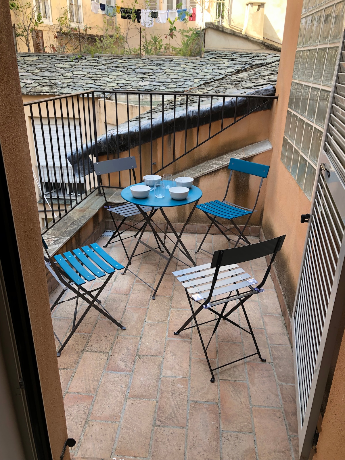 Downtown smoking apartment with terrace
