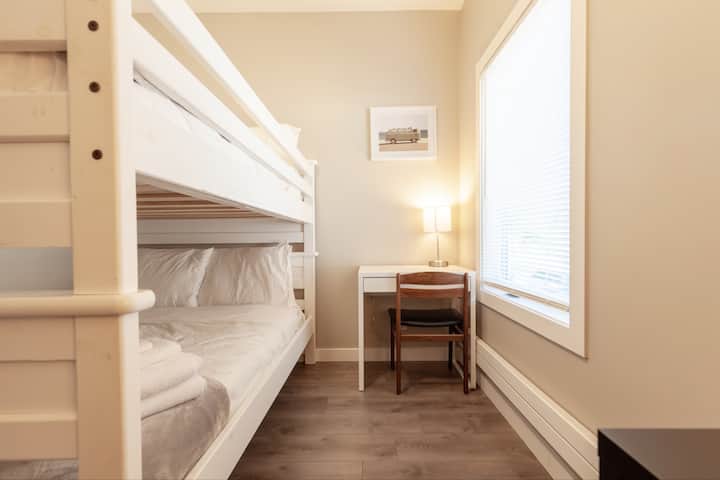 Dormitorio #2, 2 camas dobles.