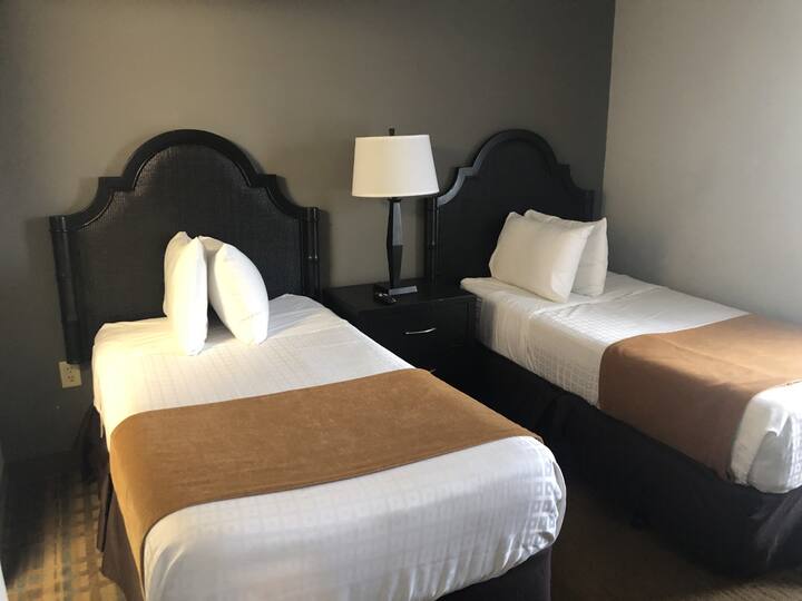 Condominio de 2 dormitorios y 2 BAÑOS CON vista al lago, cocina casi