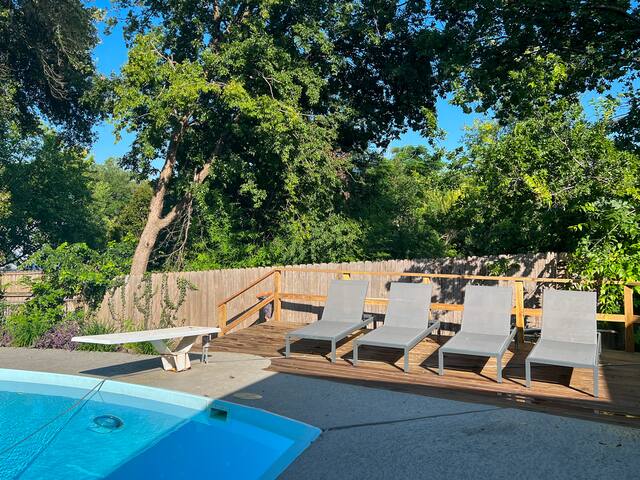 Travis Heights Home: Pool & walk to S. Congress gallery image 5
