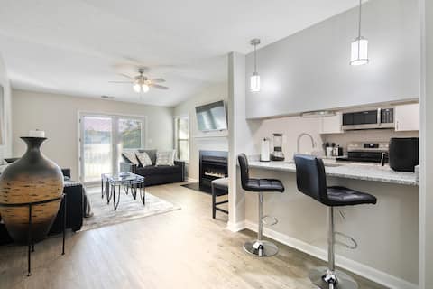 Top performing Airbnb: ★The Gray Retreat | Luxurious & Cozy | ♛Royal Beds in Fayetteville