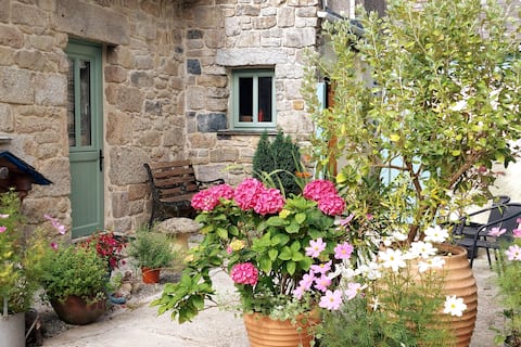 Wesley House Holidays -'QUIRKY TOO' in 4 acres