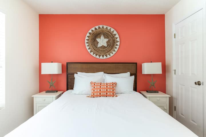 Queen bedroom with closet and dresser