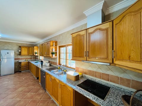 T5 villa with country pool