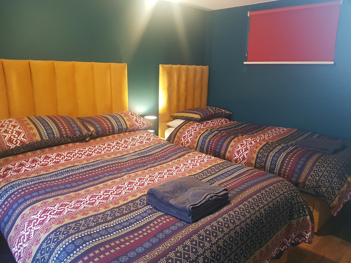 双人床和单人床为您提供更多睡眠安排选择。 