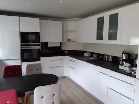 New house, quiet, in the town center