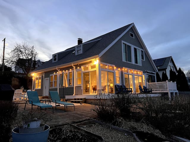Bristol by the Bay, Waterfront Retreat, Sleeps 10! gallery image 2