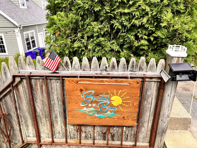 Bristol by the Bay, Waterfront Retreat, Sleeps 10! gallery image 4