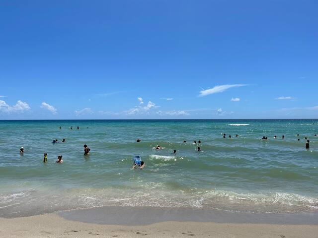 Hollywood Beach gallery image 2