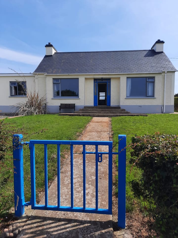 Cheerful residential home 1km from local town Houses for Rent in