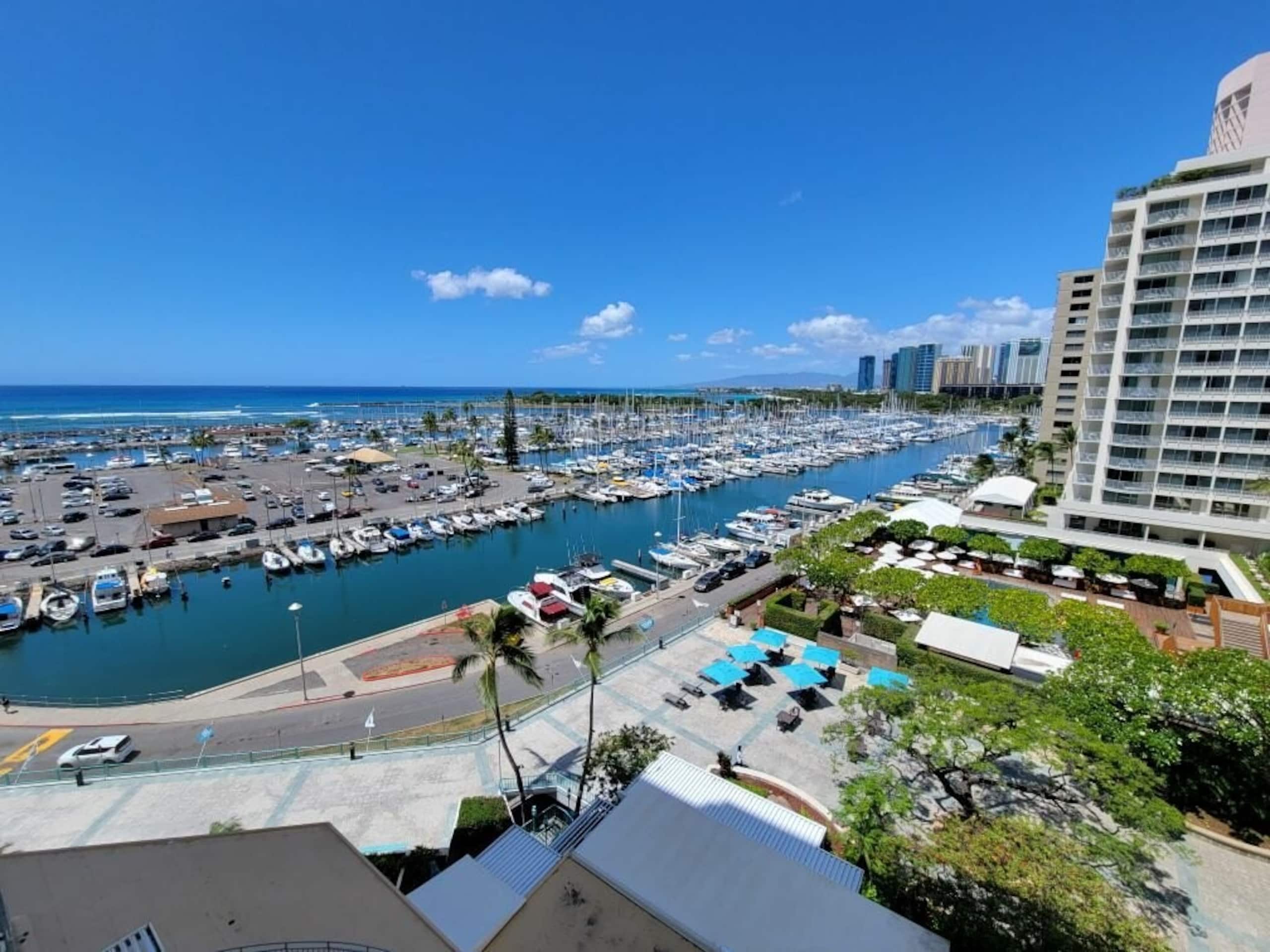 Condo in Honolulu · ★4.96 · 1 bedroom · 2 beds · 1 bath - Image 11