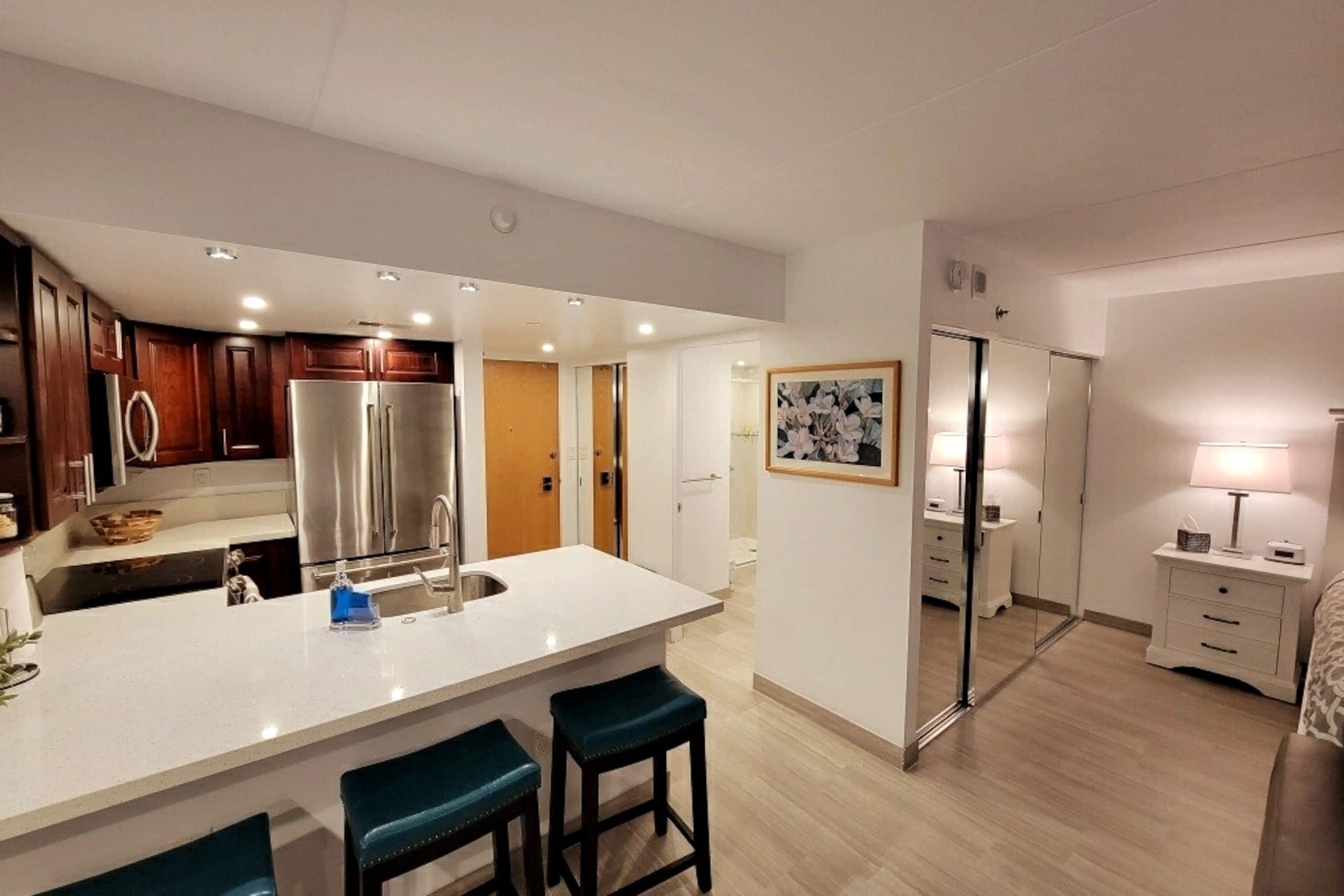 Condo in Honolulu · ★4.96 · 1 bedroom · 2 beds · 1 bath - Image 6