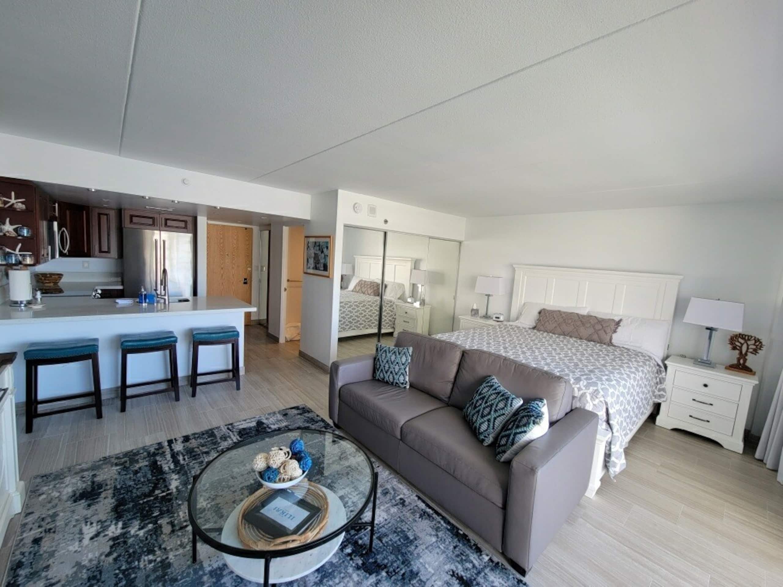 Condo in Honolulu · ★4.96 · 1 bedroom · 2 beds · 1 bath - Image 3