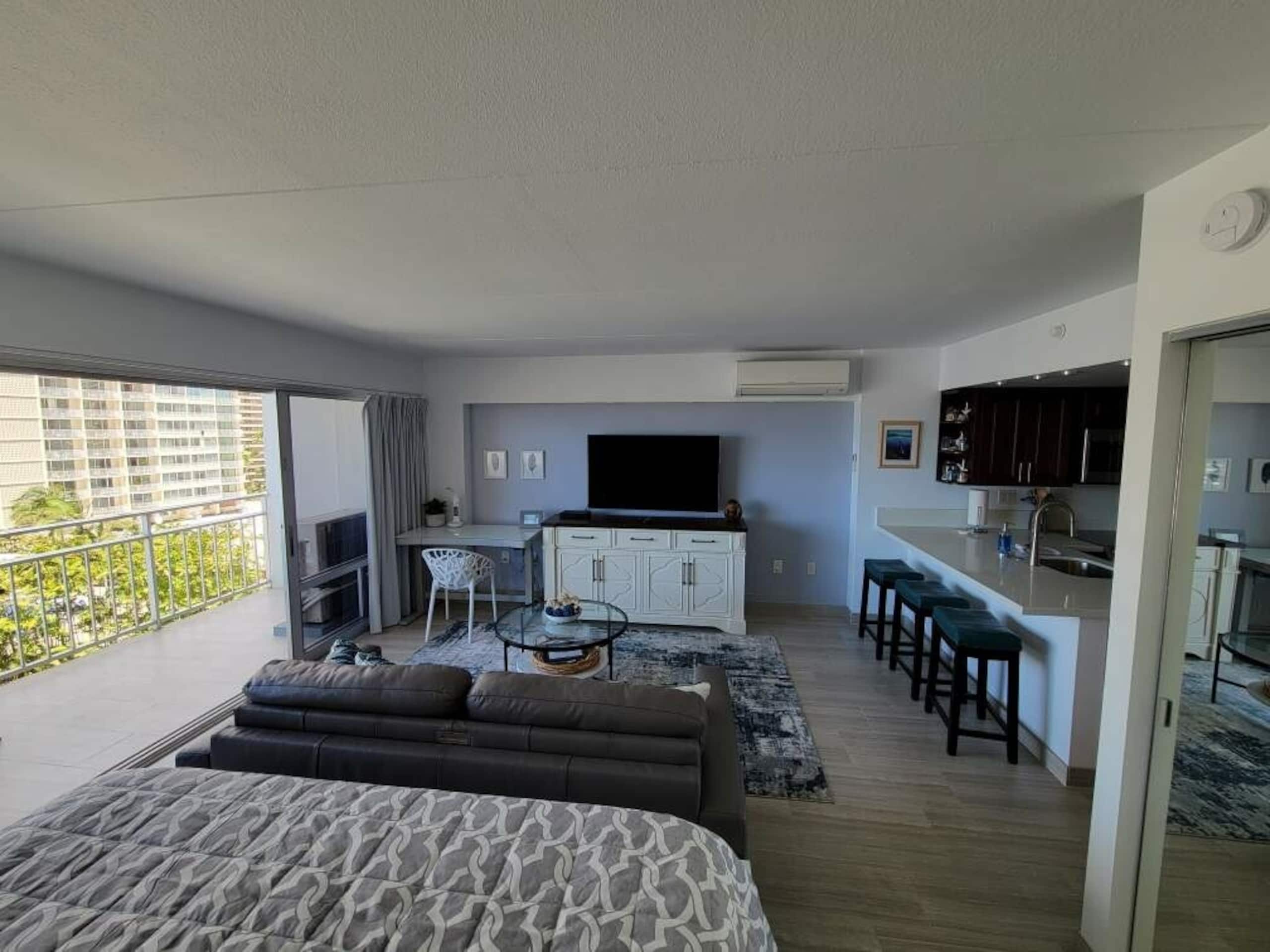 Condo in Honolulu · ★4.96 · 1 bedroom · 2 beds · 1 bath - Image 5