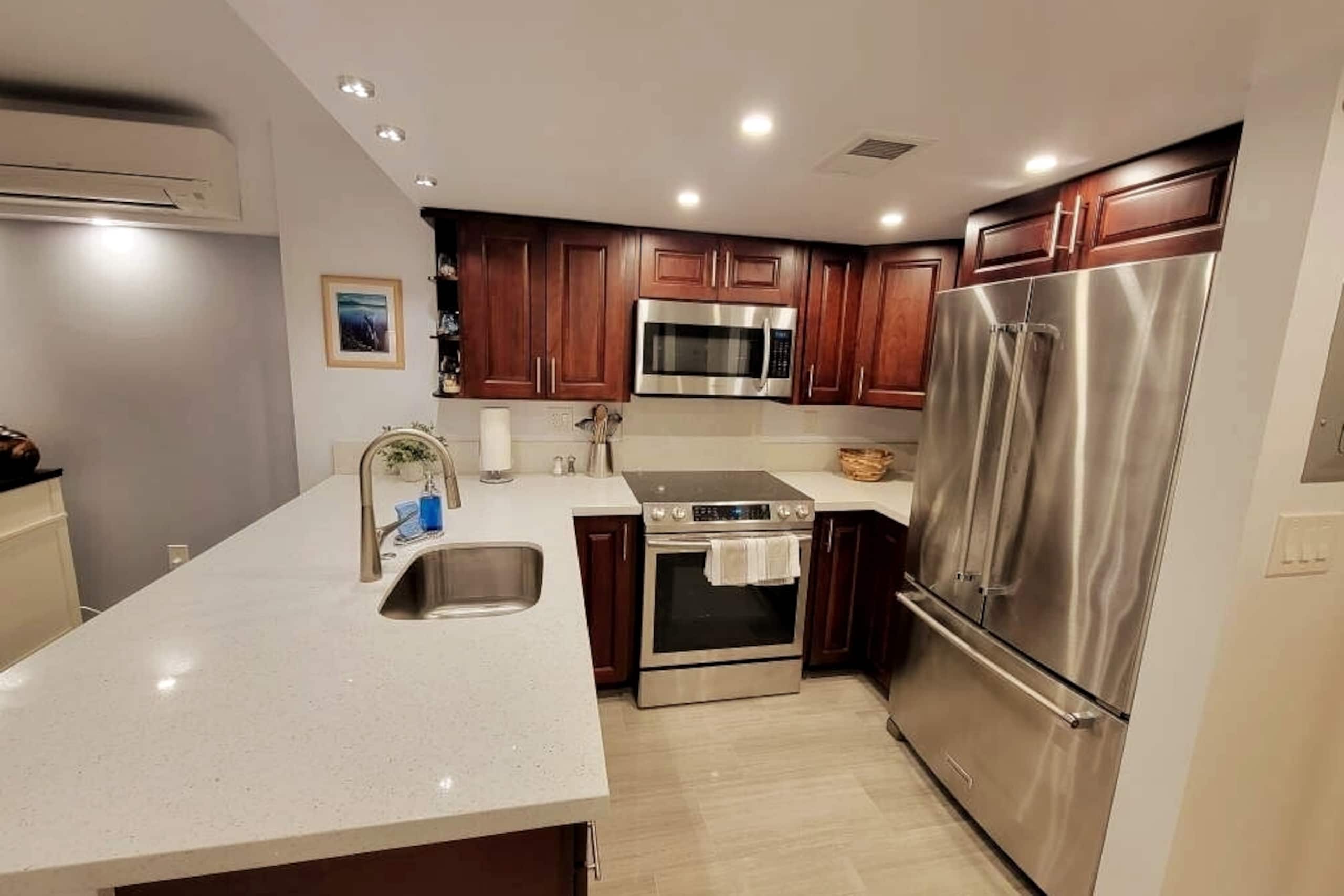 Condo in Honolulu · ★4.96 · 1 bedroom · 2 beds · 1 bath - Image 7