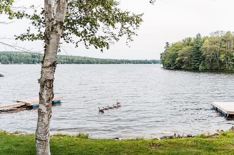 Cozy Keyes Cottage | Lakefront • Dock • Kayaks