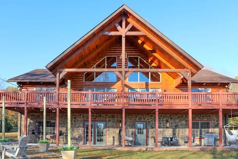 Hot Tub@ Lakefront Cabin w Stunning Curated Decor