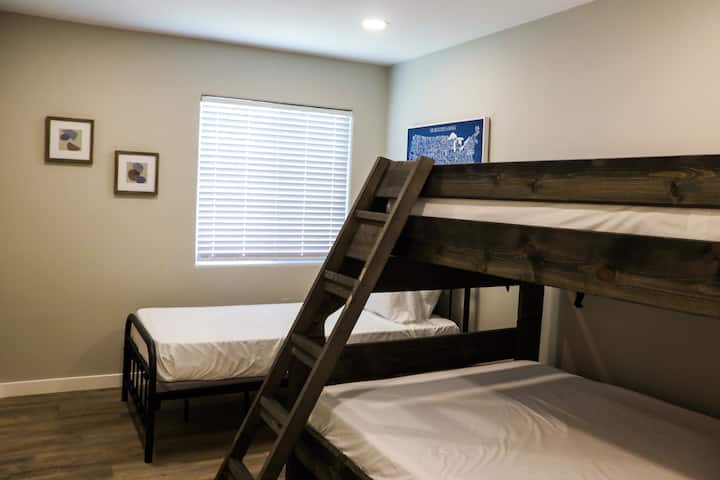 เตียงแฝดเตียงใหญ่
และเตียงสองชั้น