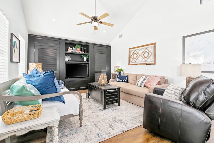 This chic laid back home is set up with total relaxation in mind. Sprawl out  the comfy couch, take a nap on the twin daybed couch, or lay back and read a book in the oversized leather recliner. 