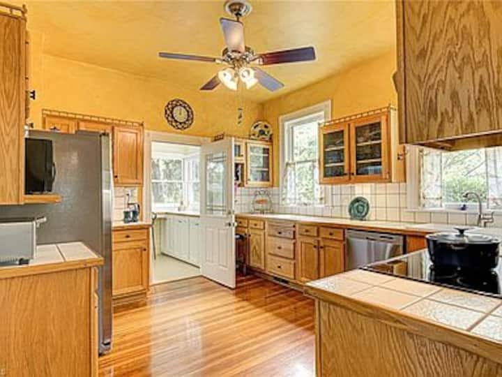 Top 12 Luxury Airbnb Vacation Rentals In Greensboro, North Carolina