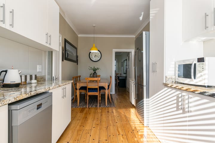 5 Bedroom 5 Bathroom Sea Point Villa with Parking gallery image 3