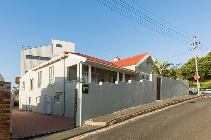 5 Bedroom 5 Bathroom Sea Point Villa with Parking gallery image 4