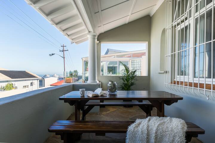 5 Bedroom 5 Bathroom Sea Point Villa with Parking gallery image 5