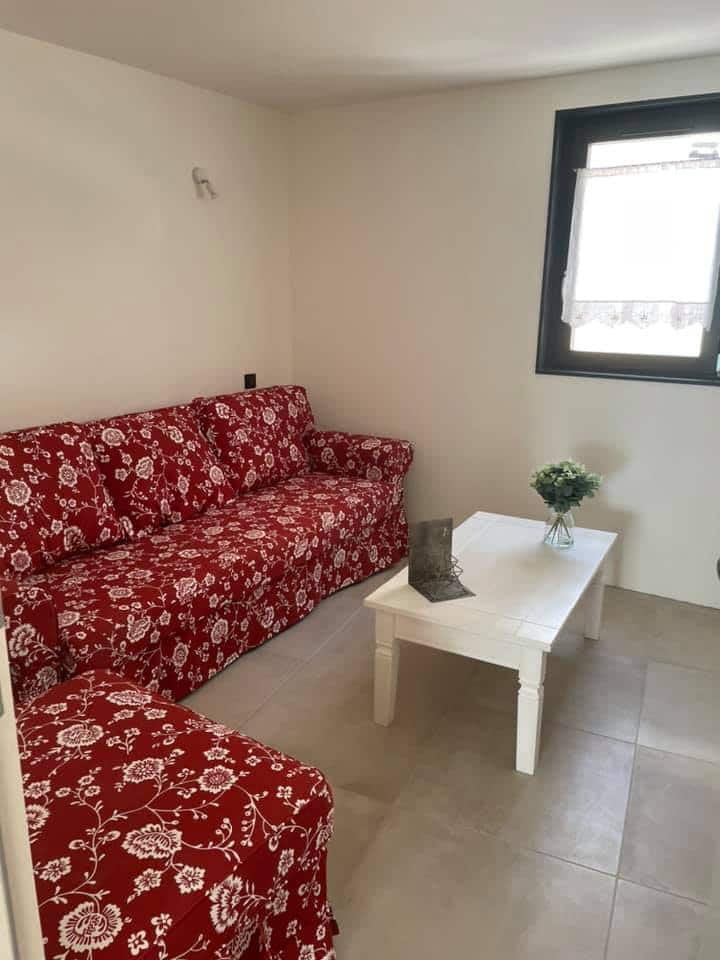 Obývačka s 2-miestnou rozkladacou pohovkou 