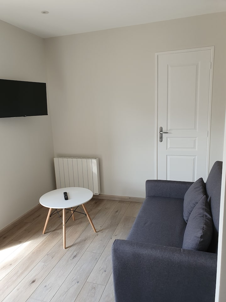 Logement Avec Son Ravissant Petit Jardin Privatif. - France