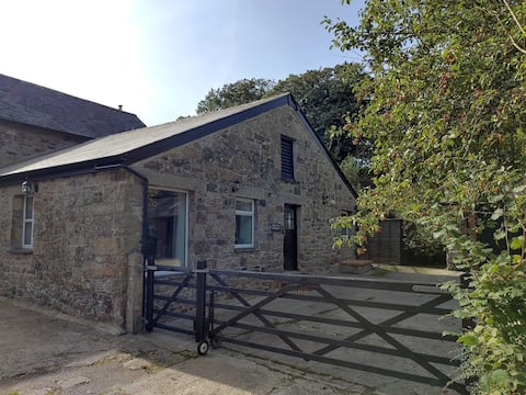 Superb, centrally located, self-contained cottage