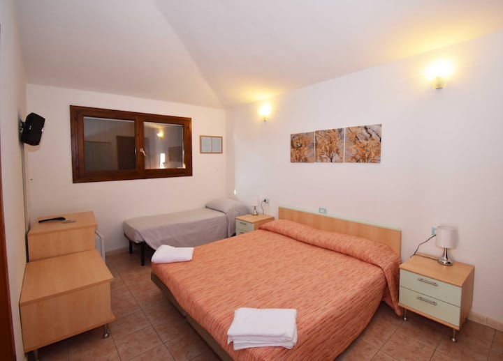 Piccolo Hotel Con Un'ottimo Ristorante Pizzeria - Cardedu