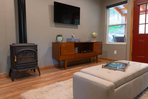 Top Airbnb: Peaceful mountain cabin near Flathead Lake Access in Flathead Lake