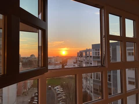 Top Airbnb: Fabulous ap with terrace, mountain and sea views in União Das Freguesias De Cascais E Estoril