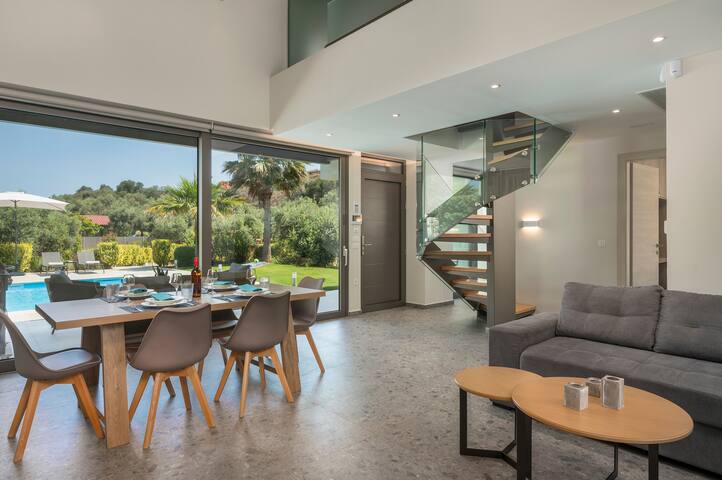 Private Heated Pool – New Lux villa-Walk to Beach gallery image 4