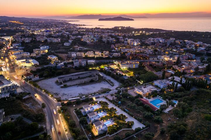 Private Heated Pool – New Lux villa-Walk to Beach gallery image 3