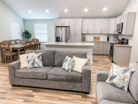 Gorgeous water front home on Caney Creek