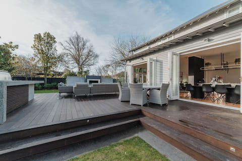 Bel Air Mansion - Sleeps 12 Villa