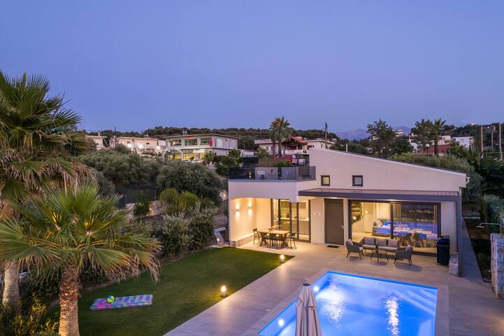 Walk to Beach-Heated Private Pool-Brand New villa gallery image 5