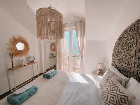 Boho style apartment w/ stunning view on Boka Bay