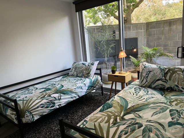 2 Bedroom 2 Bathroom Apartment near Hospitals gallery image 2