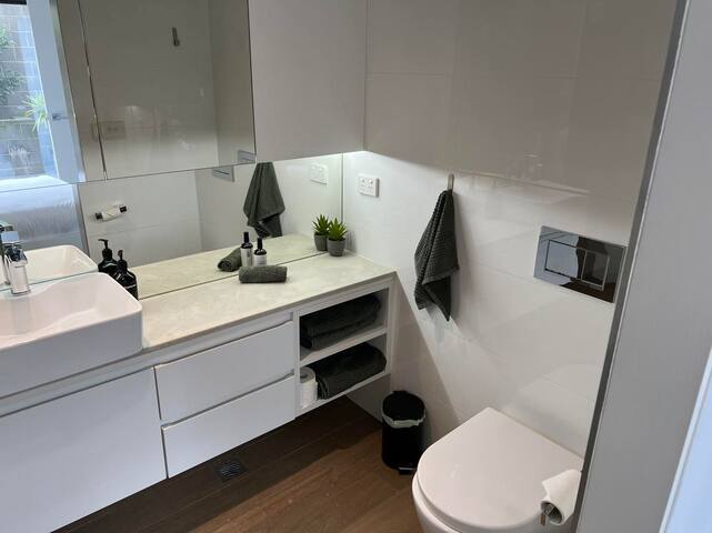 2 Bedroom 2 Bathroom Apartment near Hospitals gallery image 4