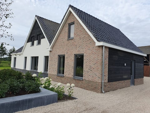 Complete new holiday home "Villa de Berken"