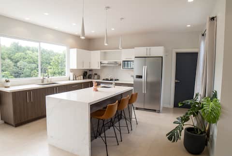 VillaAura 15-25mins from UVF Airport & Attractions