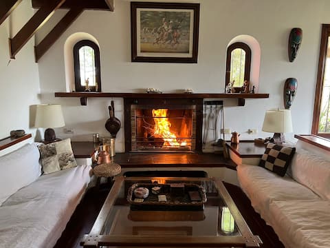 Anuncio de Airbnb popular: A cheerful country house, on Route 41, Lobos en Partido De Lobos