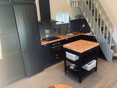 Top Airbnb: Modern Attefall house with walking distance to the sea. in Öckerö