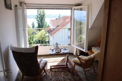 บริเวณที่นั่งในห้องแมนซาร์ด