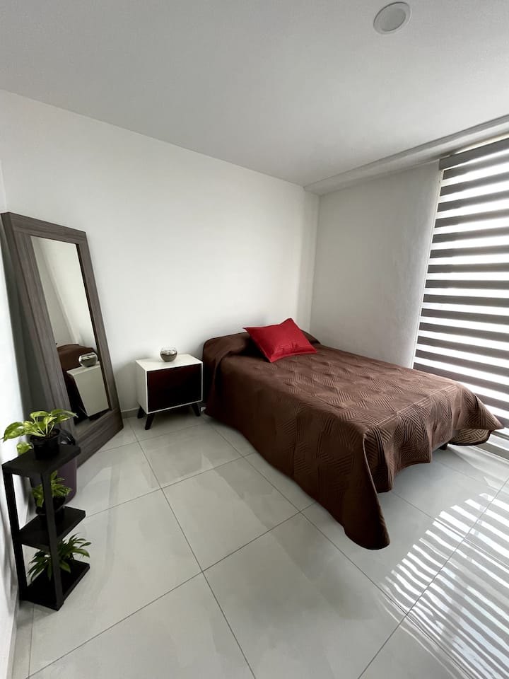 Chumba 1 na kitanda cha watu wawili na televisheni ya kebo.